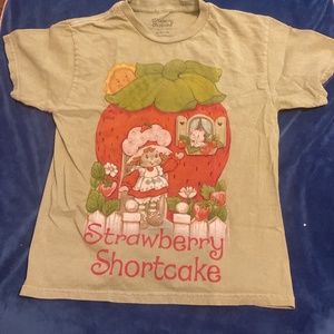 🍰Strawberry shortcake graphic tee🍰